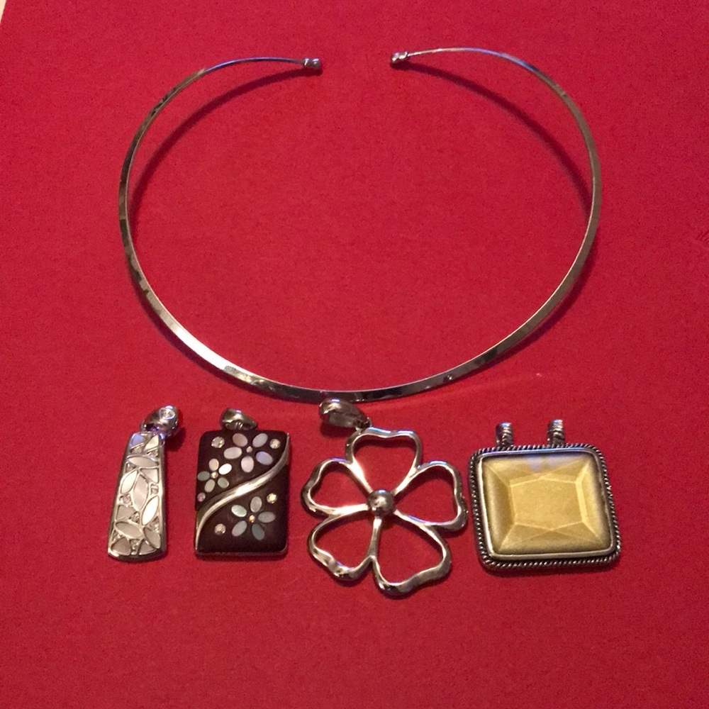 Lia Sophia Choker